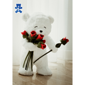 Plišani meda koji stoji 55cm sa buketom ruža i leptir mašnom - 520267